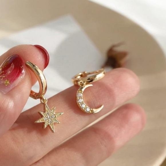 NEW 18K GOLD DIAMOND MOON STAR HOOPS - Picture 2 of 5